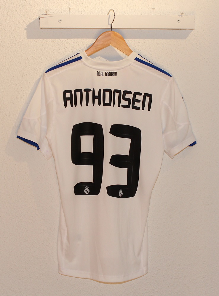 Real Madrid Home Jersey 2010 11   Anthonsen 93 176